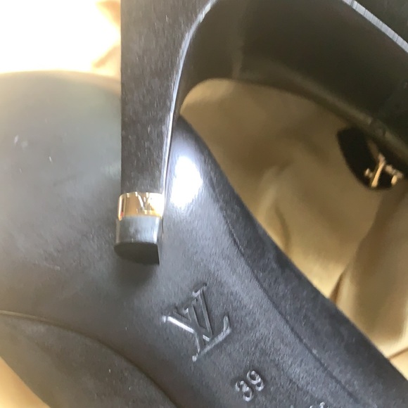 Louis Vuitton - Picture 5 of 10